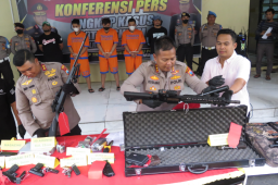 Satu Perakit Senjata Api dan Dua Pembeli Ditangkap Polisi Sidoarjo