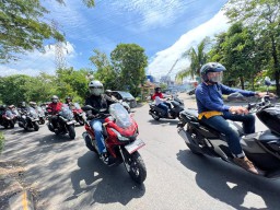 Honda ADV160, Skutik Penjelajah Nyaman di Segala Medan