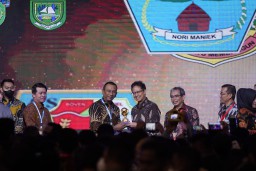 Pemkab Bojonegoro Dapat Penghargaan UHC Dari Wakil Presiden