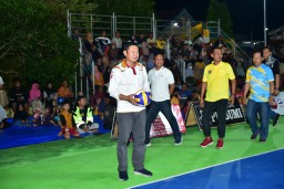Buka Turnamen Voli Krakatau Cup, Yuhronur Kaget Desa Ini Punya Lapangan Bagus