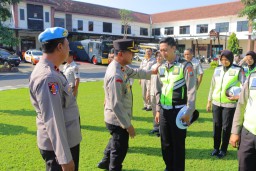 Pastikan Anggota Polri dan ASN Disiplin, Wakapolres Jombang Lakukan Pengecekan Langsung