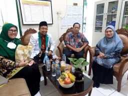 Terjun ke Sekolah, Manajemen RSI Nyai Ageng Pinatih Gresik Dampingi Pengelolaan UKS