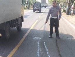 Gagal Nyalip, Pelajar 16 Tahun di Gresik Tabrak Truk