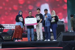 Dorong Kemandirian Ekonomi, Bank Jatim Serahkan Dua CSR di Lamongan dan Lumajang