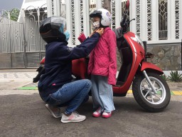 Pahami Cara Cari Aman Berkendara Dengan Anak Naik Motor 