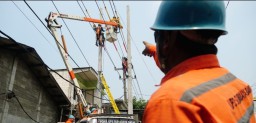 Bekerja Tanpa Padamkan Listrik, Tim PDKB PLN Dukung Keandalan Jaringan