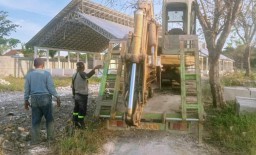 Food Court Tempat Relokasi Pedagang Terdampak Pelebaran Jalan Raya Manyar Hampir Siap Ditempati