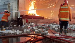 Lagi, Pabrik Kayu di Gresik Terbakar