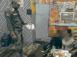 Pesta Miras di Warkop Jalan Noto Prayitno Gresik Terbongkar