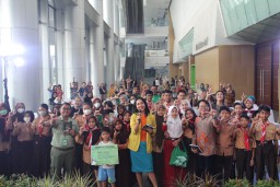 Bedah Buku Konservasi Elang Jawa, Warga Surabaya Antusias