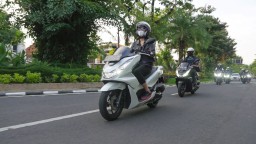 Riders Perempuan Wajib Tau Hal Ini Agar Aman Saat Naik Motor