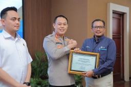 PLN Beri Penghargaan Polres Mojokerto Kota dan Polres Gresik Usai Ungkap Kasus Pencurian Kabel