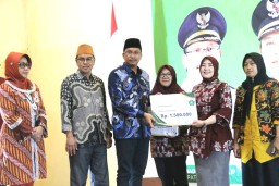 Gus Muhdlor Serahkan Insentif Kepada 951 Nakes dan Kader Posyandu Kecamatan Gedangan 