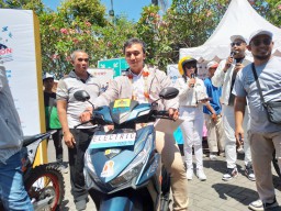 Sambangi Surabaya, Kementerian ESDM Ajak Masyarakat Konversi Motor Bensin ke Listrik Untuk Tekan Emisi