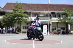 Kampanyekan Cari Aman di Roadshow Honda DBL 2023