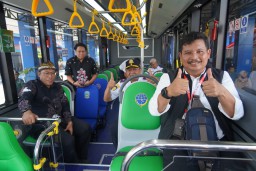 Dukung Peningkatan Daya Beli, Bank Jatim Fasilitasi UMKM di Terminal dan Pembayaran QRIS Bus Trans Jatim