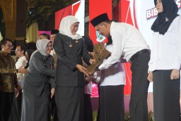 SK PPPK Pemprov Jatim Formasi Tahun 2022 Diserahkan Gubernur, Bank Jatim Beri Dukungan