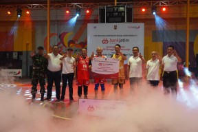 Hore, Lapangan Basket GOR Rangga Jaya Anoraga Tuban Diperbaiki