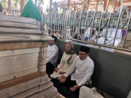 Ziarah ke Makam Syekh Maulana Malik Ibrahim, Cak Imin Ajak Menjaga Api Obor Perjuangan Wali Songo