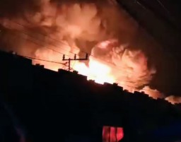 Tidak Ada Penjaga, Gudang Cat dan Tinner di Gresik Ludes Terbakar