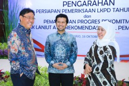Khofifah Desak Bupati dan Walikota se-Jatim Tuntaskan Tindak Lanjut Rekomendasi Temuan BPK
