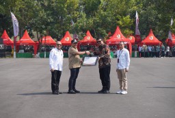 185 Tenda Kerucut Dibagikan Kepada UMKM di Jember