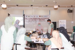 Bekali Kader Pengentasan TB Membuat Eco Enzym