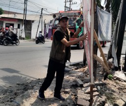Bawaslu Gresik Tertibkan 3.977 Alat Peraga Kampanye