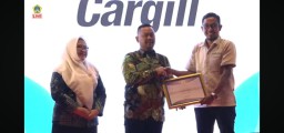 Cargill Cocoa and Chocoate Raih Penghargaan CSR Award dari Bupati Gresik