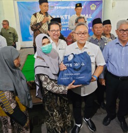 Freeport Indonesia Dukung Kemendag Bagikan 5.000 Bansos untuk Warga Gresik