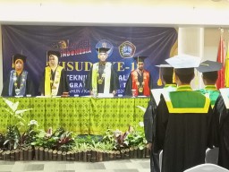 Kehadiran Direktur Baru Poltekom, Mahasiswa Mempertanyakan