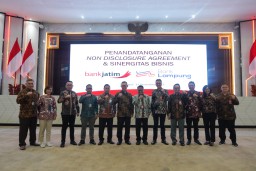 Babak Baru Pembentukan KUB Bank Jatim dan Bank Lampung, NDA dan PKS Diteken Kedua Pimpinan Bank