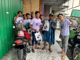 Relawan Jatim BeraGAM Mojokerto Gandeng puluhan UMKM dalam kegiatan Peduli Lindungi Pengendara