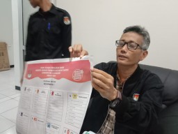 Sortir Surat Suara, KPU Bojonegoro Temukan Ratusan Kertas Surat Suara DPD dan DPRD Sobek