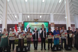 Bank Jatim Dukung Pemprov Jawa Timur Salurkan Bansos untuk Kemiskinan Ekstrem
