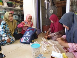 Inovasi Sosial Digagas PT Smelting Membentuk Koperasi dan Kandang Ayam Petelur Terpadu Untuk Penyintas TB di Gresik