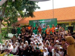 CSR Jayaboard Lakukan Renovasi SDN 44 Gresik