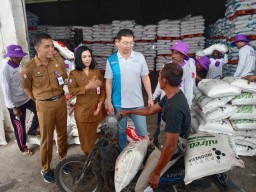 Senyum Bahagia, Petani di Bojonegoro Dapat Pupuk Non Subsidi Diskon dari PT Pupuk Indonesia