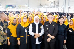 Pj Bupati Bojonegoro Dampingi Gubernur Resmikan Mitra Produksi Sigaret Dander
