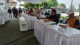 KPU Jombang Lakukan Simulasi Pemungutan dan Perhitungan Suara