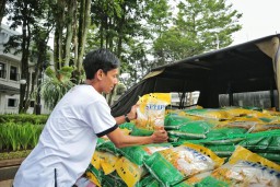 Digelontor 1.630 Ton Beras SPHP, Harga Beras di Gresik Masih Mahal