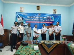 Dishub Bojonegoro Berikan Status Hukum Bagi Perahu Tambang Agar Angkutan Sungai Aman