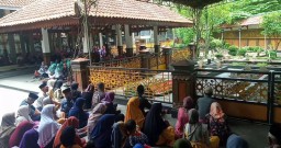 Peziarah Makam Gus Dur di Jombang Meningkat Jelang Ramadan 1445 H