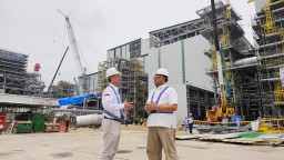 Pesan Wamenaker Pada Pekerja Konstruksi Smelter Freeport Gresik: Sukseskan Hilirisasi