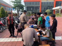 Polres Gresik Amankan 50 Sepeda Motor Pelaku Balapan Liar