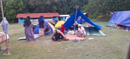 Warga Bawean Gresik Masih Tidur di Tenda Depan Rumah Setelah 5 Hari Gempa