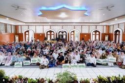 Baznas Gresik Bersama Bupati Yani Santuni 1000 Anak Yatim dan Kirim Doa Gempa Bawean