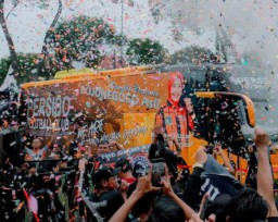 Anniversary Ke-75, Persibo Dapat Bus Bergambar Sekda Bojonegoro