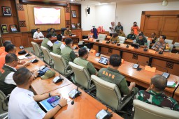 Rakor Tanggap Darurat Pasca Bencana Bersama BNPB, Pj Gubernur Adhy Pastikan Pemprov Jatim Bantu Rekonstruksi Bangunan Terdampak