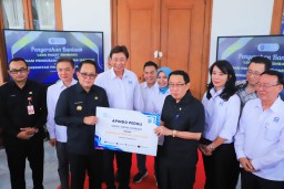 Terima 1.000 Paket Sembako dari Apindo Jatim, Pj. Gubernur Adhy Segera Salurkan kepada Masyarakat Kurang Mampu Melalui Safari Ramadan